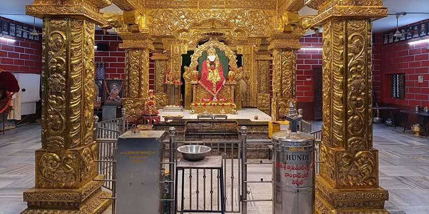 Rituals at Sai Darbar Temple dedicated to Sai Baba near Benog Wildlife Sanctuary