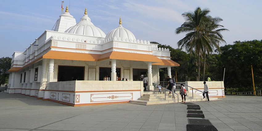 Wide-angle view of the Sai Mandir, with the clear blue sky in the background.
