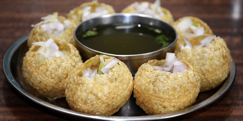 Saiya Ji Poori Wala serves one of the Best Street Food in Ghaziabad.
