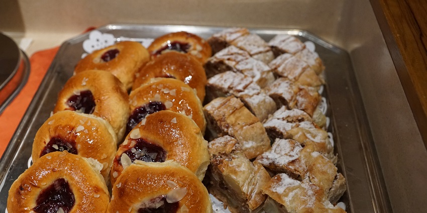 The best food in Nainital is the delightful continental meals and delectable pastries.