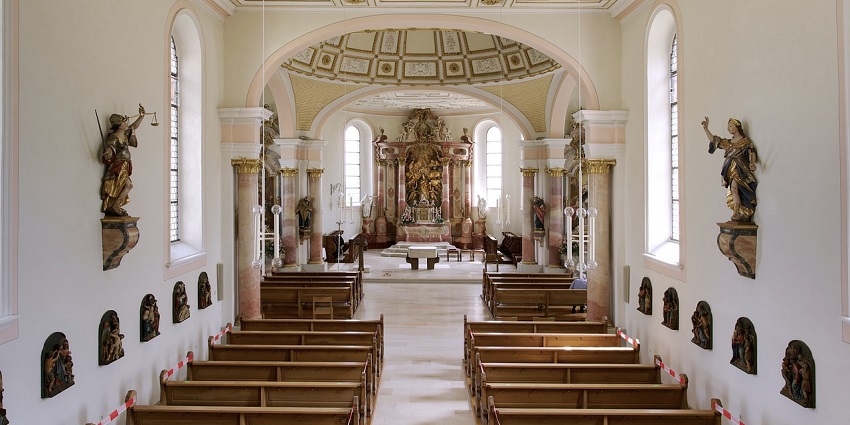 View of Santhome Cathedral Basilica, a popular place to visit for locals and tourists.