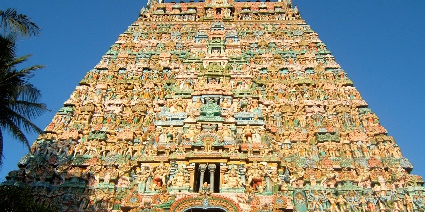 Exterior view of Sarangapani Vishnu Temple, one of the best places to visit in Kumbakonam.