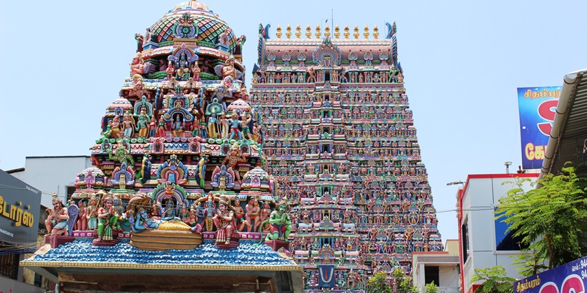 The outer structure of the Sarangapani Temple is showcasing its beautiful architecture.