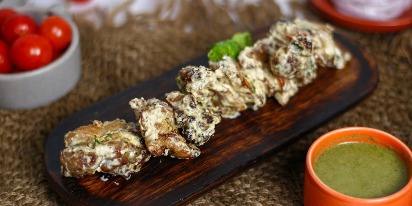 A glimpse of Soya chaap chunks, street food in Thane being tossed in a spicy gravy.