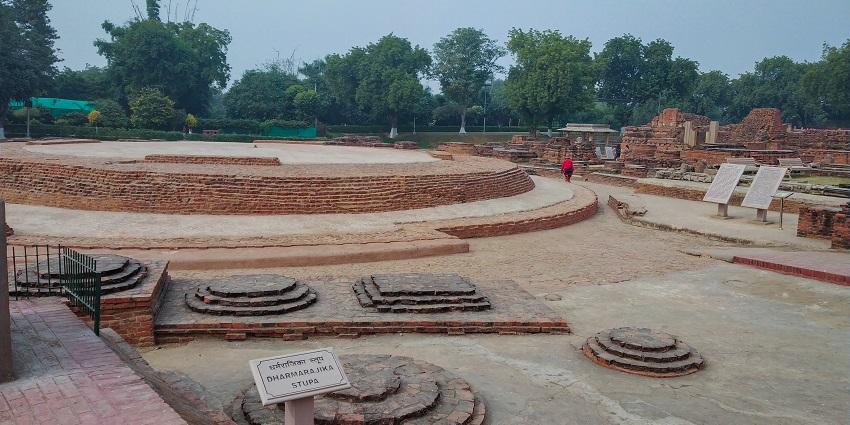 Symbolic Sarnath statue, a peaceful site to explore for visitors and witness serenity.