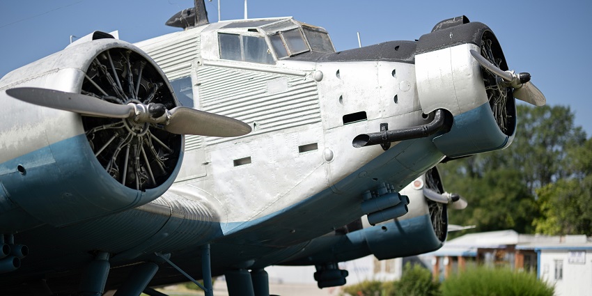 Image of a large aeroplane with side propellers, like in the Sarsawa Air Force Museum.