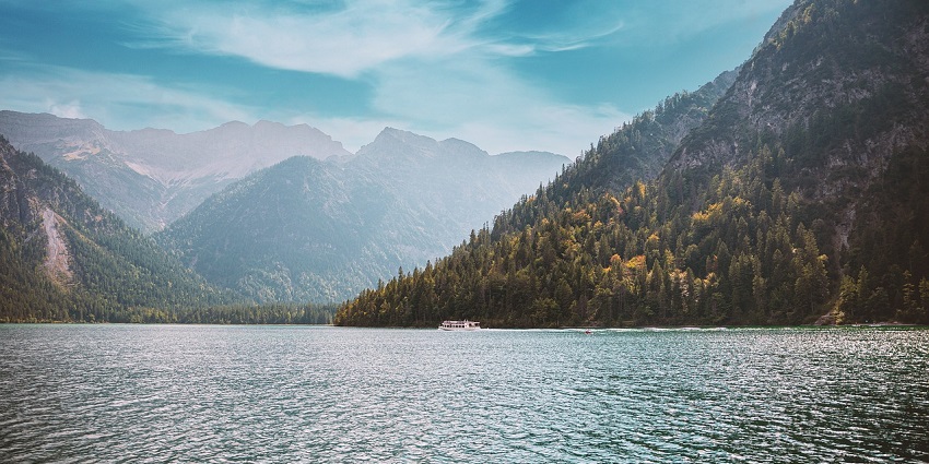 An image of a lake resembling Sattal, an interconnected group of seven lakes near Kainchi Dham.