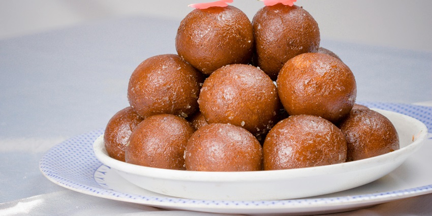 Indulging in a culinary journey is one of the top things to do in Churchgate, Maharashtra.