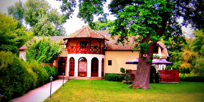 The haunted places in Uttarakhand include the Savoy Hotel known for its Victorian architecture and charm.
