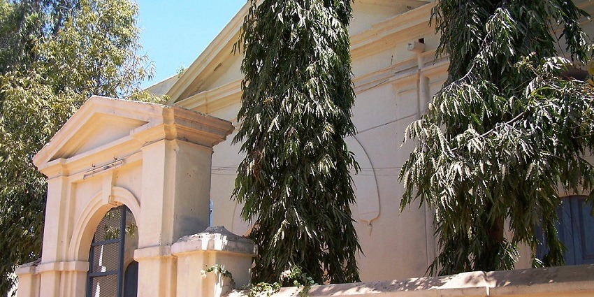 Front view of the CSI Schwartz Memorial Church, one of the famous Thanjavur tourist places