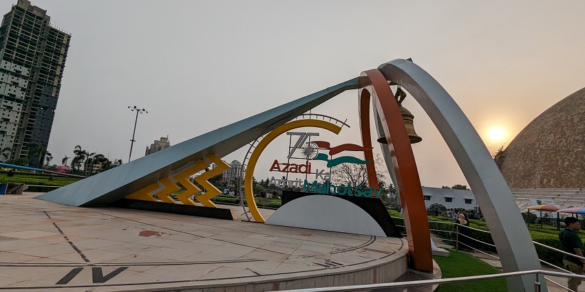 Discover engaging science exhibits at Science City, Kolkata's unique theme park.