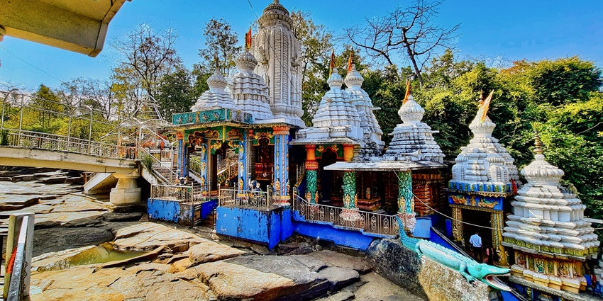 Seek blessings at the Hanuman Dham Temple, one of the spiritual things to do in Ramnagar.