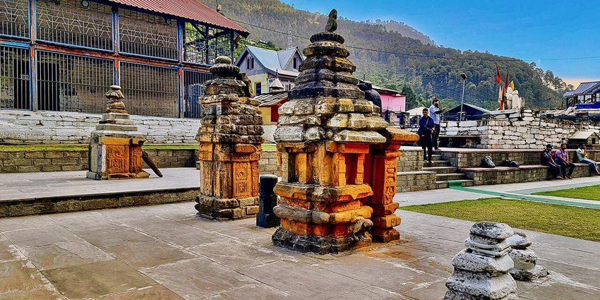 Inside the courtyard of Kalimath Temple, one of the holy places to visit in Rudraprayag.