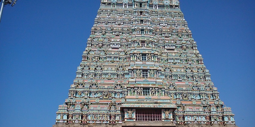 Seeking blessings at the Tenkasi Temple is among the best things to do in Tirunelveli.