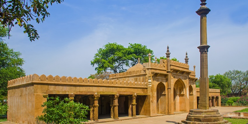 Jaunpur Fort, built by the Sharqi dynasty, showcases impressive Islamic architecture.