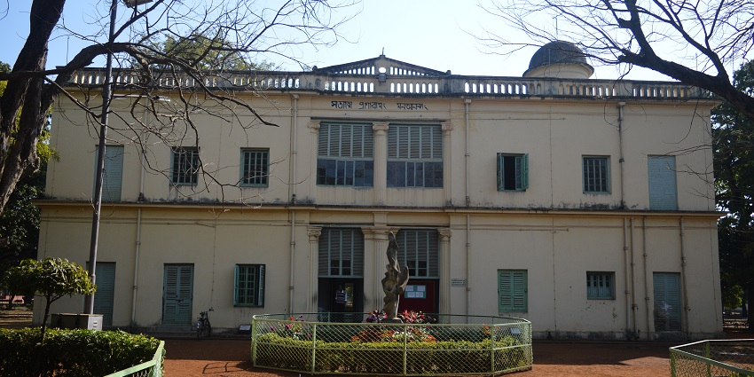 Santiniketan has a quiet atmosphere and is a must visit place in Bolpur.