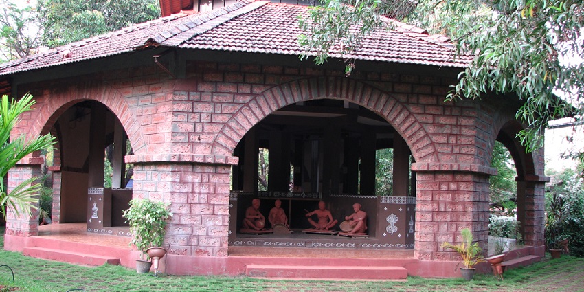 Witness a medley of traditional Indian art and craft at the Shilpgram Museum.
