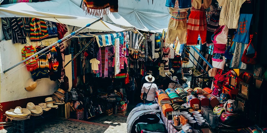 Visit the Howrah Hat, a vibrant local market that captures the essence of everyday life.