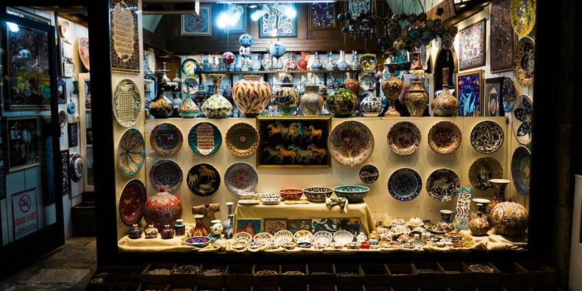 A picture of local handicraft shops in Velankanni showing exclusive products.