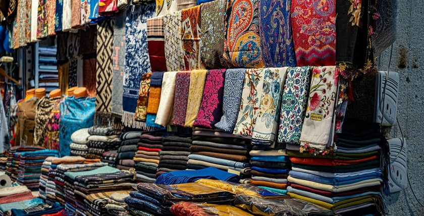 Shopping in Madurai featuring textiles, handicrafts, and vibrant silk sarees.