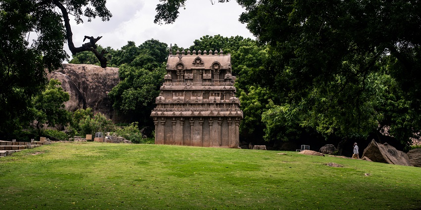 The beautifully engraved Shore Temple, one of the best places near Mahabalipuram temple.