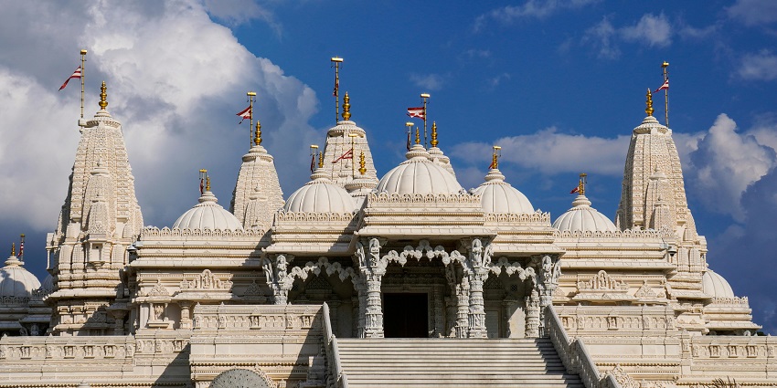An image of Shreeji Temple in Barsana featuring multiple superbly carved domes.