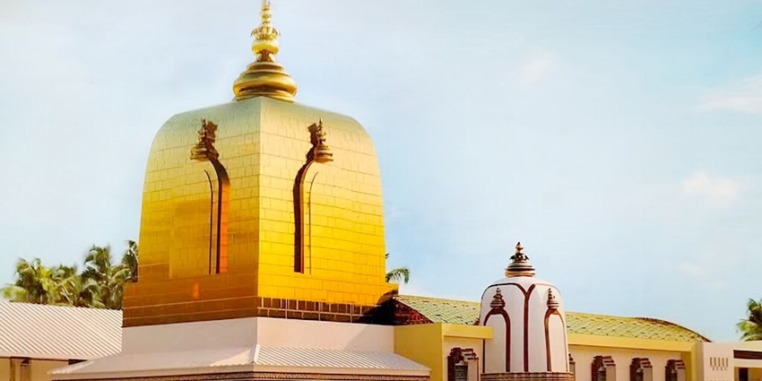 Shri Damodar temple with its beautiful and charming architecture.