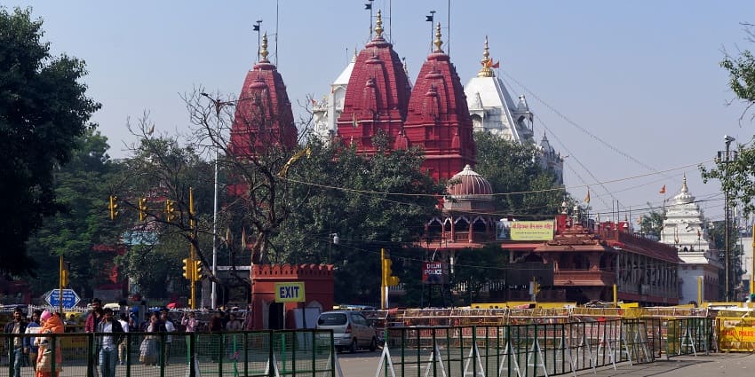 Shri Digambar Jain temple in Varanasi is located in Narai.