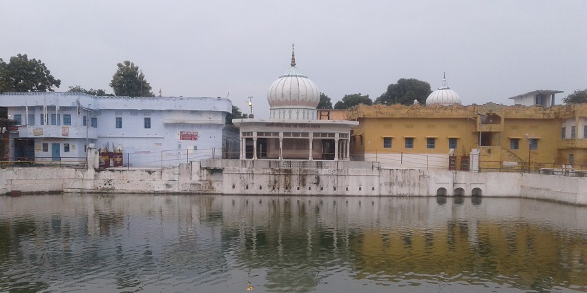 Beautiful temple shrine at Shri Manan Dham.