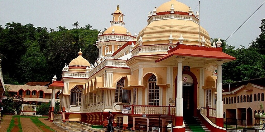 An image of Shri Mangueshi Temple, one of the best temples in Goa.