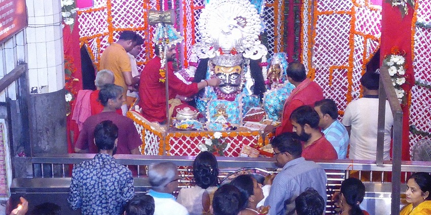Seek the blessings of Mahadev by visiting Mankameshwar Mandir in the city of Agra.