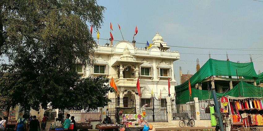 Iamge of a temple during day time - Shri Radha Govind Temple gives a breathtaking view