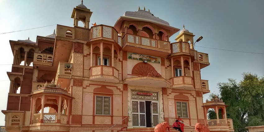 Shri Shantinath Jain Temple is one of the famous temples in Lonavala among visitors.