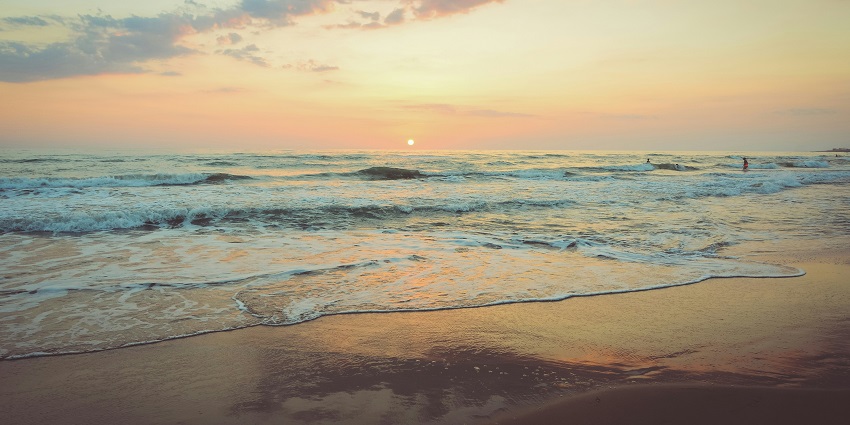 Sit back and relax at the shore of serene Shrivardhan Beach near Harihareshwar Temple.