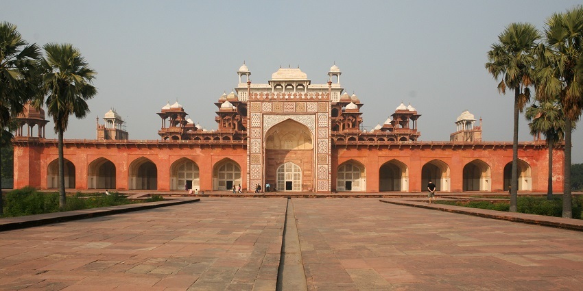 A final resting place fit for an emperor Akbar near the stunning Fatehpur Sikri Fort.