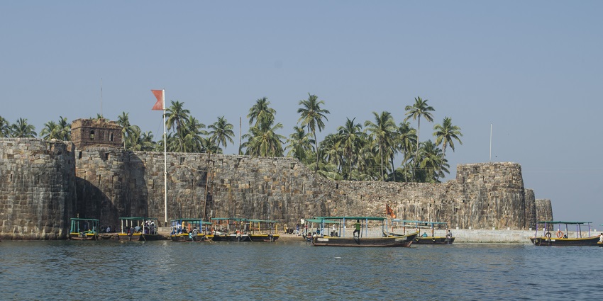 An image of a diver exploring underwater at the Sindhudurg Fort , one of the places for scuba diving in Malvan