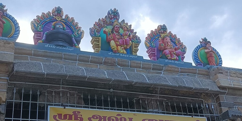 Front view of Sirkazhi Brahmapureeswarar Temple showing idol of deities on the top section