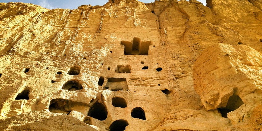 An image of a cave with a steep stone cliff, one of the best places to visit in Pudukkotai.