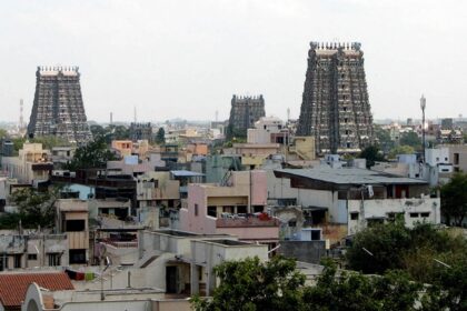 Image showing the Meenakshi Amman Temple, one of the prominent Sivan temples in Madurai.