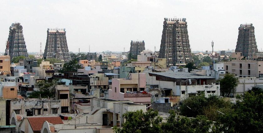 Image showing the Meenakshi Amman Temple, one of the prominent Sivan temples in Madurai.