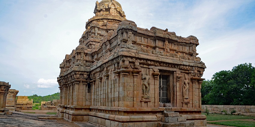 A picture of Sivanmalai Temple, which is a pilgrimage site among Tirupur tourist places.