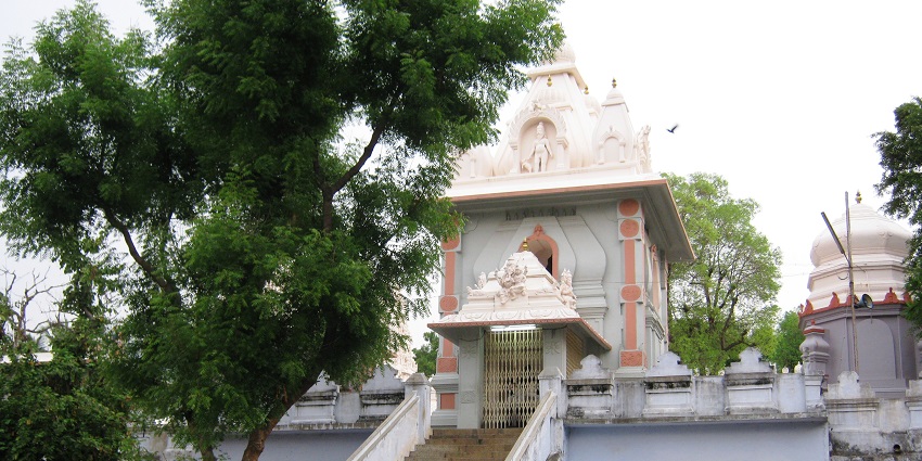 OM Sri Skandasramam Temple in Salem, a famous place near Arunachalam, with lush surroundings