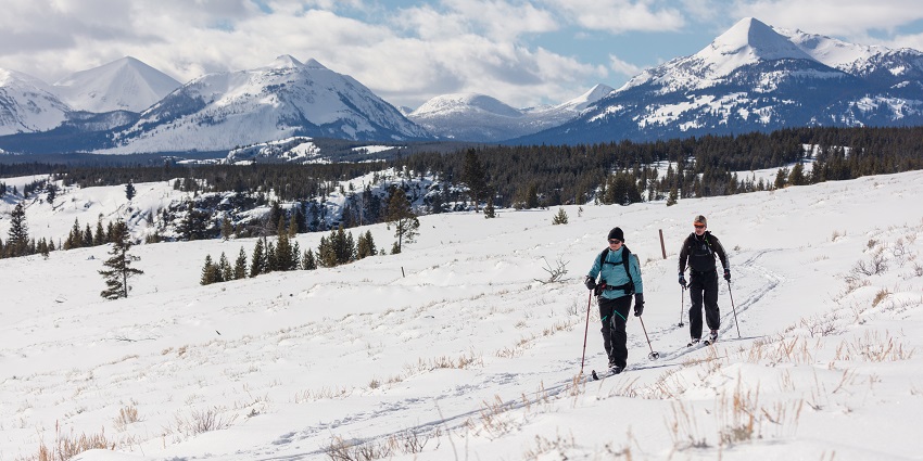 The best adventure sports in Uttarakhand include skiing with stunning snow-covered slopes.
