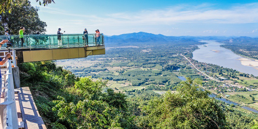 Adventure sports in Mussoorie include an elevated walkway offering stunning views and adventure.