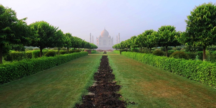An image of Mehtab Bagh, that offers some of the things to do in Agra, Uttar Pradesh.