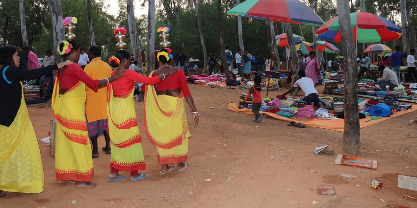 A little wooded area where you can find ethnic jewellery and home decor.