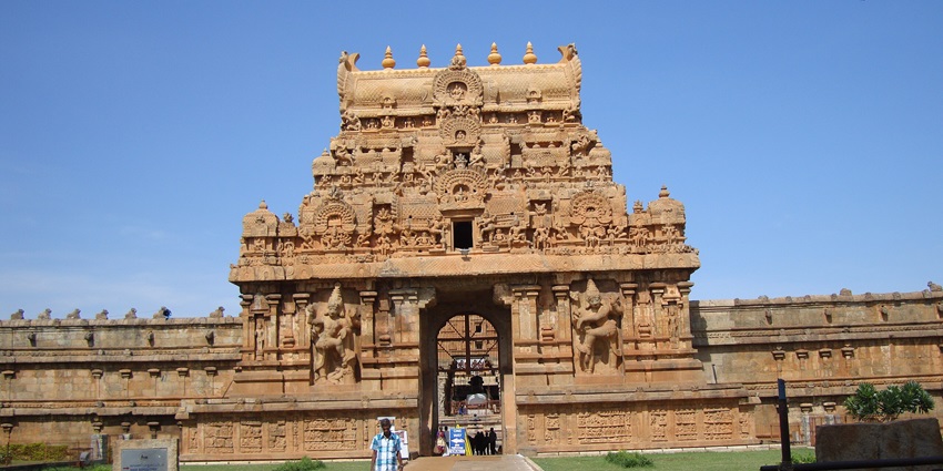 Image of Sorimuthu Ayyanar Temple, one of the places to visit near Papanasam temple.