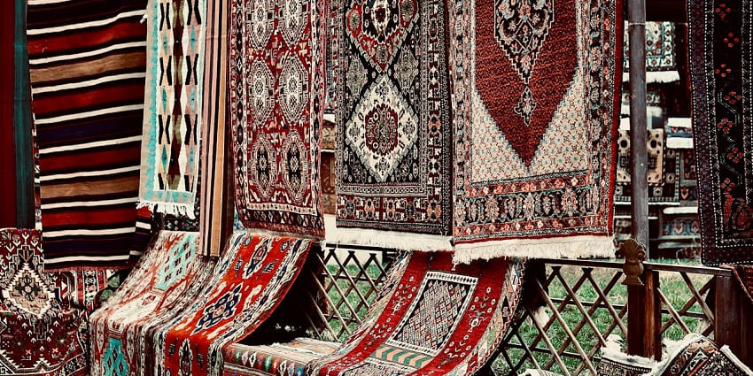 A glimpse of Sowcarpet is known for its vibrant street markets and North Indian goods.
