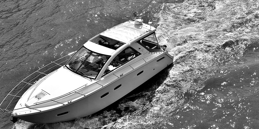 An action shot capturing speed boats, one of the best water sports in Kihim.