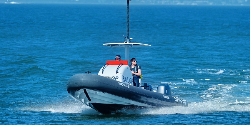An image of speed boats racing across waves, one of the Divegar beach water sports